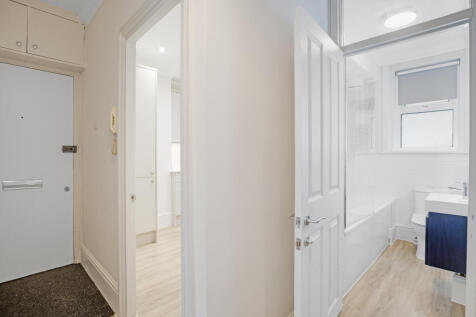 4.HALLWAY.jpg