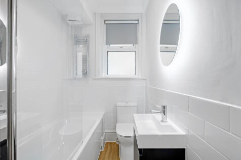 7.BATHROOM.jpg