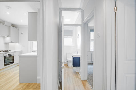 8.HALLWAY.jpg