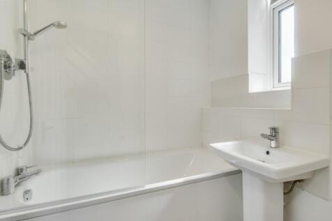 6.BATHROOM.jpg
