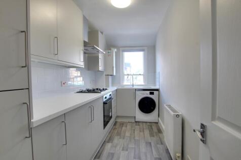 3 KITCHEN.jpg