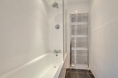 5.bathroom.jpg
