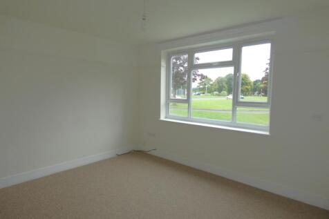 Pic 3 Living Room (8).JPG