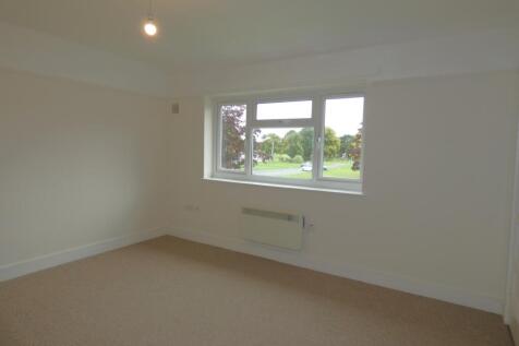 Pic 4 Bedroom One (1).JPG