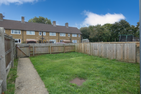 Pic 7 Rear Garden.png