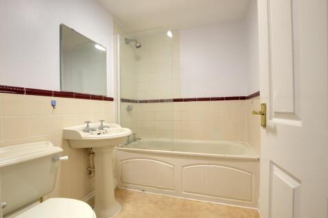 4 BATHROOM.jpg