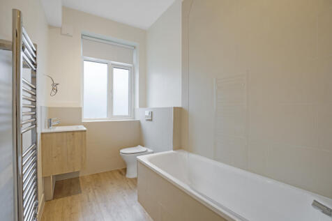 6.BATROOM.jpg