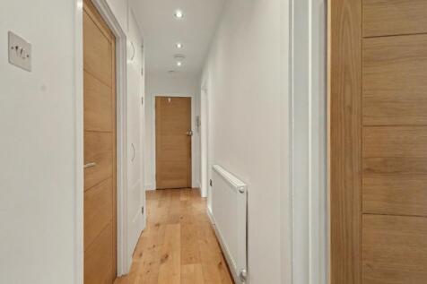 5.HALLWAY.jpg