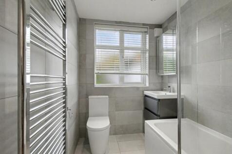 8.BATHROOM.jpg
