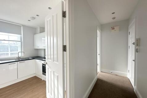 4 KITCHEN HALLWAY.JPG