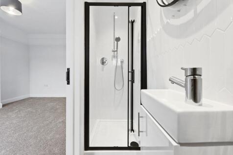 7 ENSUITE.JPG