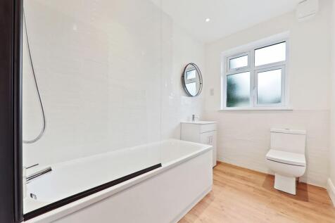8 BATHROOM.JPG