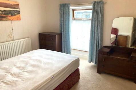 Bedroom 1.jpg
