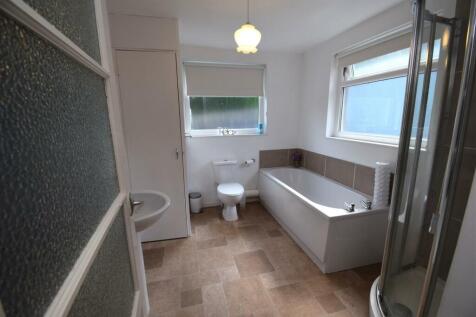 Bathroom (2).JPG