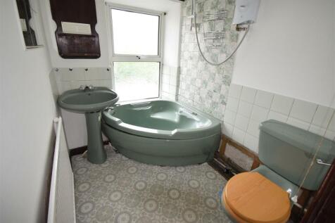 Bathroom.JPG