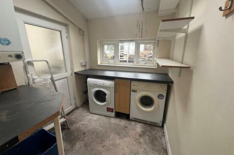 Utility Room 1.jpg