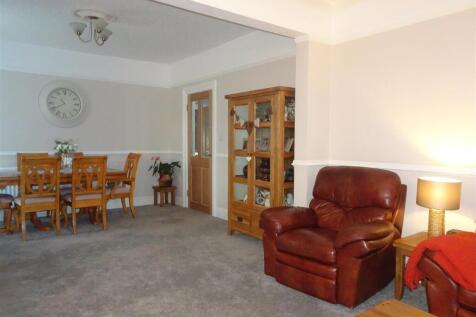Lounge/Dining Area
