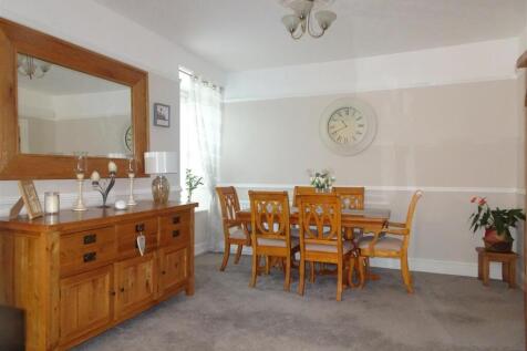 Lounge/Dining Area