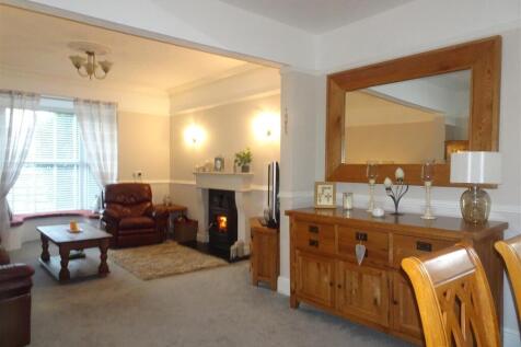 Lounge/Dining Area