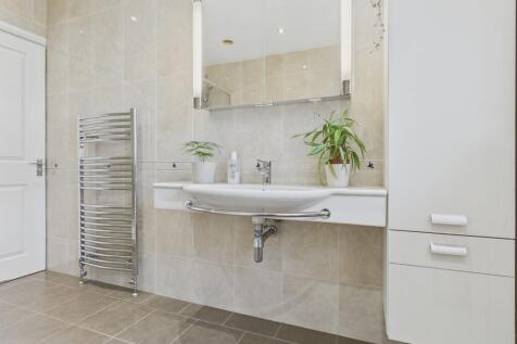 CAM04273G0-PR0235...