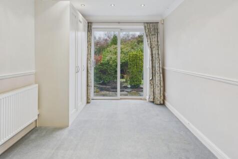 CAM04273G0-PR0235...