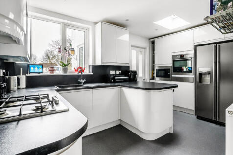 19-Cleeve-Road-12
