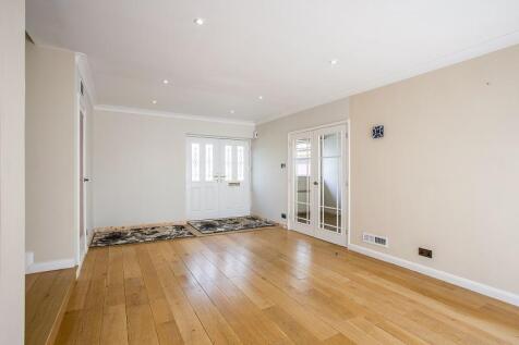 Cedar - Entrance Hal