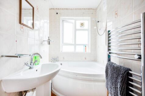 Bathroomupstairs.jpg