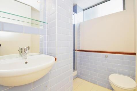 bathroom 201.jpg