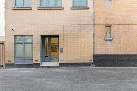 Hunters-Flat_3_110_Curtain_Road-3.jpg