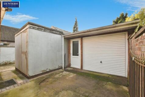 Garage &amp; Outbuilding