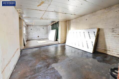 Garage &amp; Outbuilding