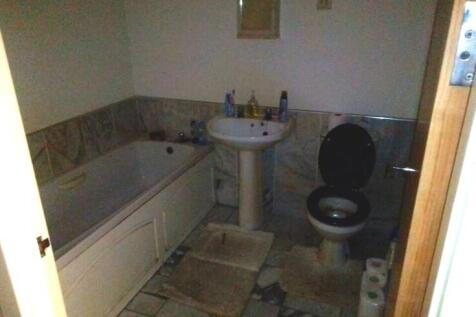 Bathroom 1 T202504111008.jpg