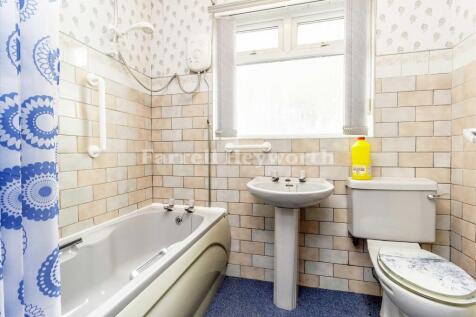 Bathroom T202504251151.jpg