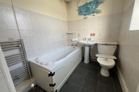 Bathroom T202505021520.jpg