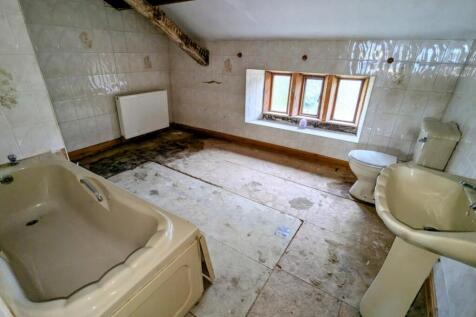 BATHROOM ONE T202501241627.jpg