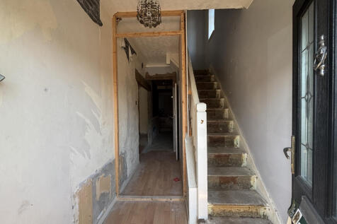 Entrance Hallway T202505131616.jpeg