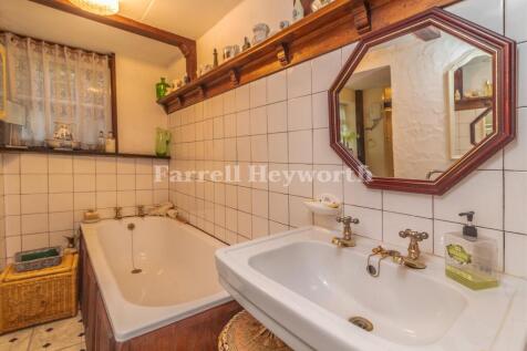 Bathroom T202502281235.jpg