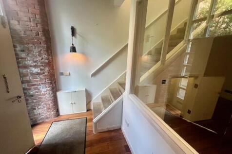 Ent Stairs T202505281058.jpg