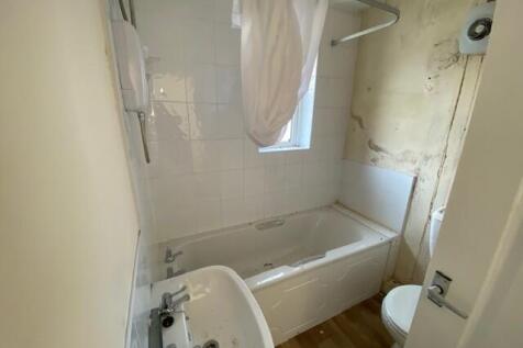 BATHROOM T202506191459.jpg