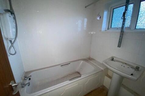 BATHROOM T202506191559.jpg