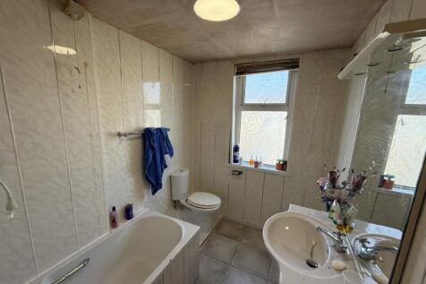 Bathroom T202507251024.jpg