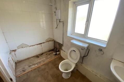 BATHROOM T202508051003.jpg