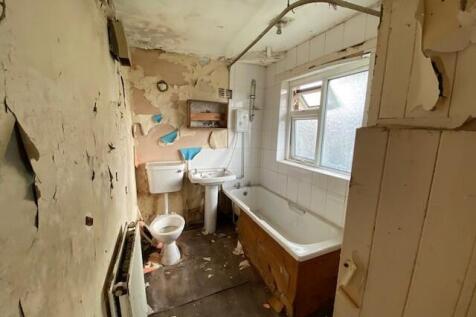 Bathroom T202508051049.jpg