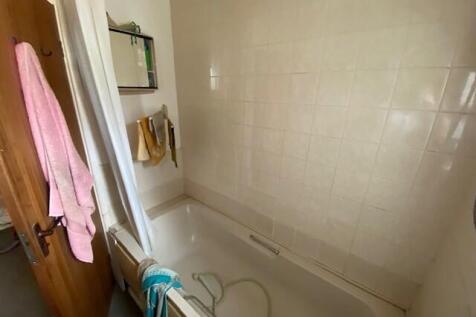 Bathroom T202508051049.jpg