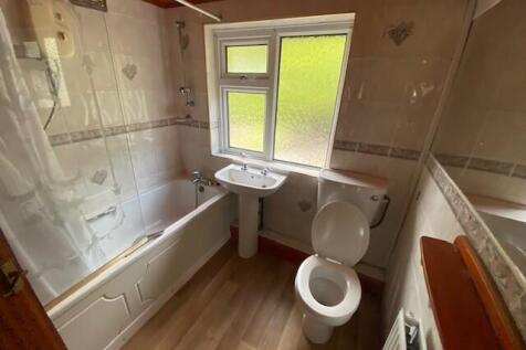 Bathroom T202508051635.jpg