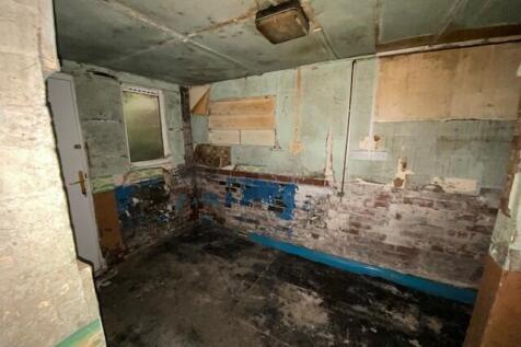 OUT HOUSE T202508221234.jpg