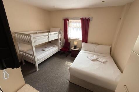 Bed 1 Family Rm T202508261024.jpg