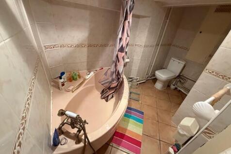 Managers Bathroom Basemt T202508261024.jpg