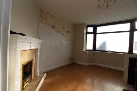 FRONT LOUNGE T202509261423.jpg